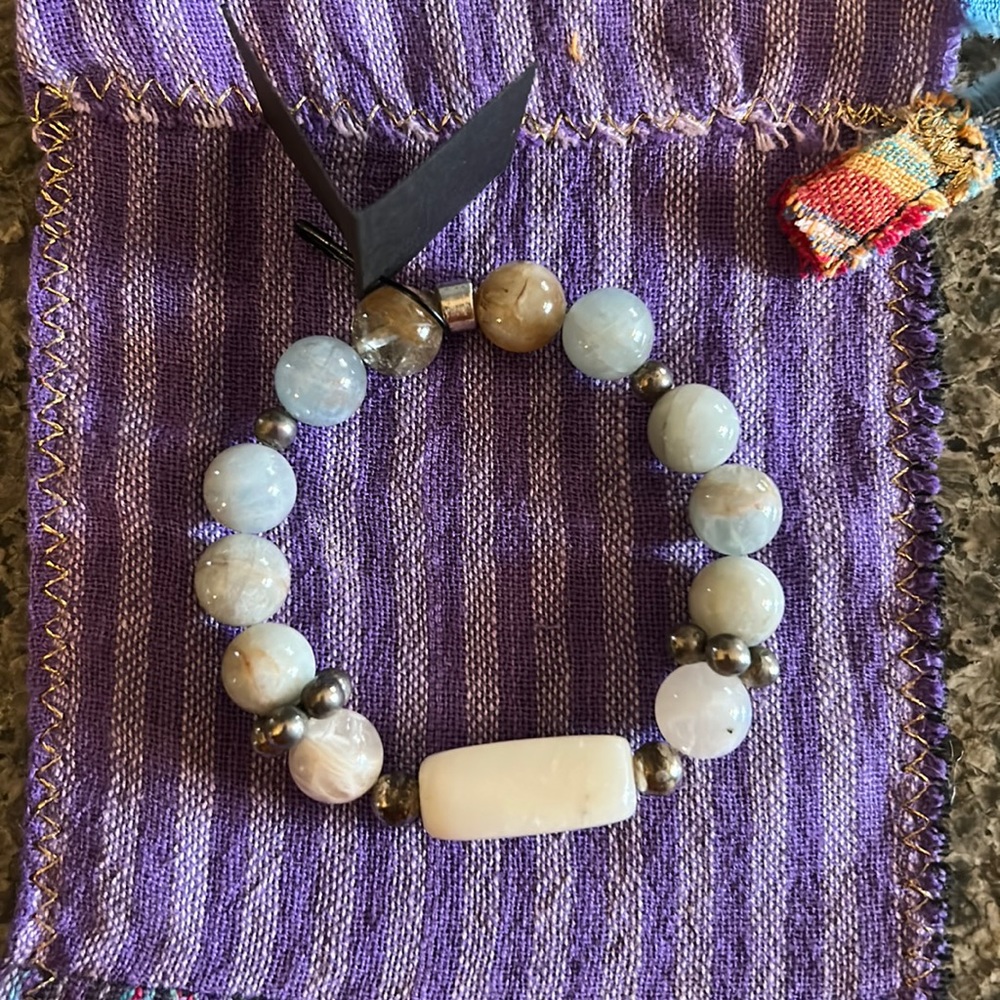 Hand-made semi-precious gemstone bracelet. Aquamarine.